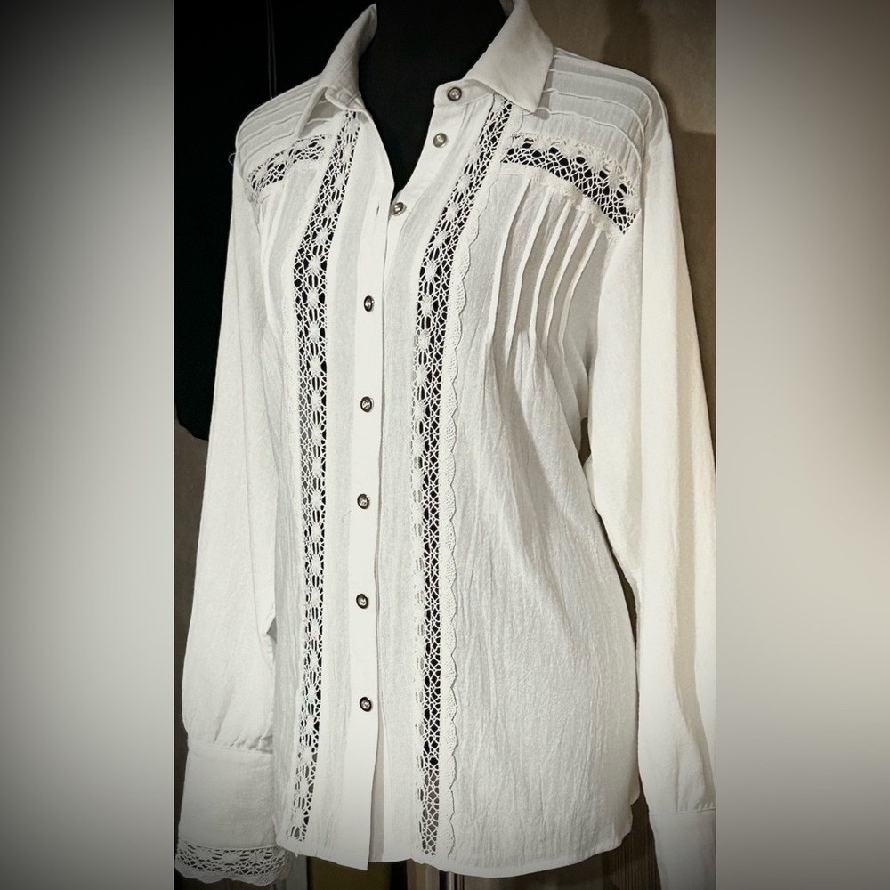 🤍 Textured White Lace Detail, 2 Button Cuff - Button Down Blouse - Picture 4 of 14